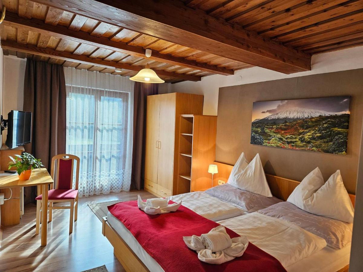 Gasthof-Pension Alt Kirchheim Бад Клайнкирххайм Екстериор снимка