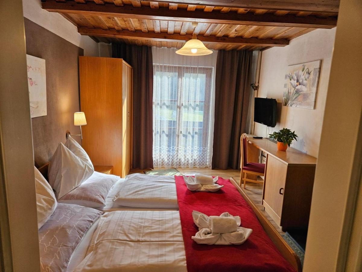 Gasthof-Pension Alt Kirchheim Бад Клайнкирххайм Екстериор снимка
