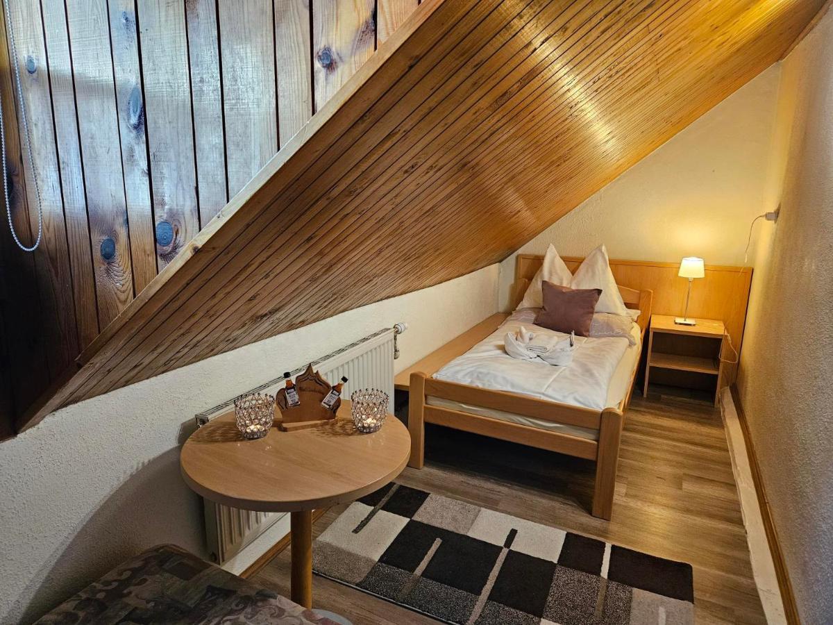 Gasthof-Pension Alt Kirchheim Бад Клайнкирххайм Екстериор снимка