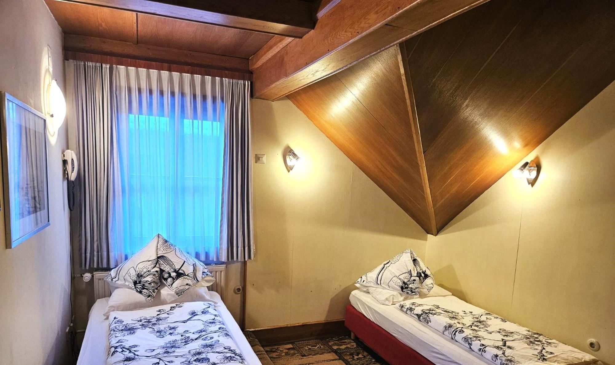 Gasthof-Pension Alt Kirchheim Бад Клайнкирххайм Екстериор снимка