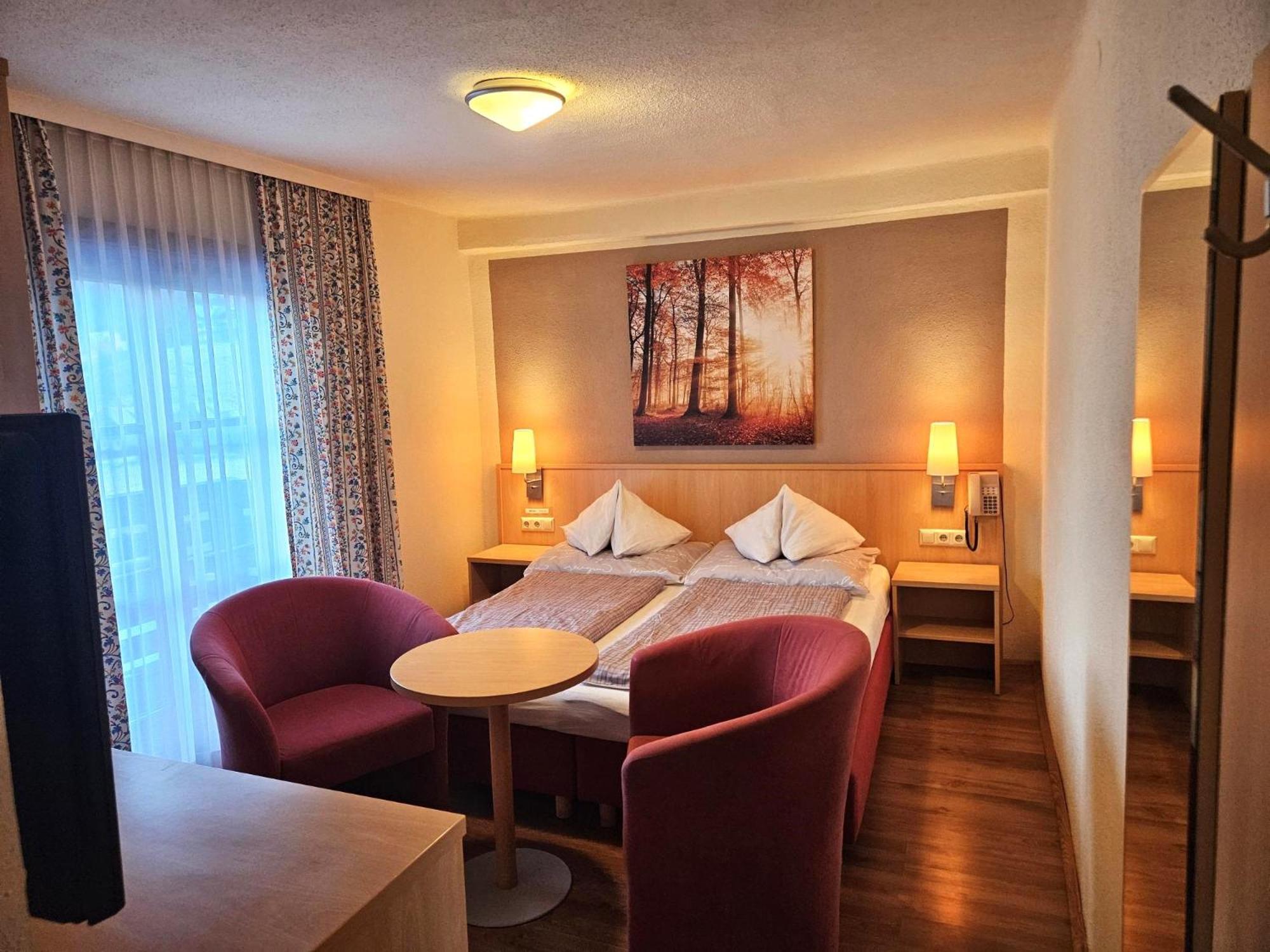 Gasthof-Pension Alt Kirchheim Бад Клайнкирххайм Екстериор снимка