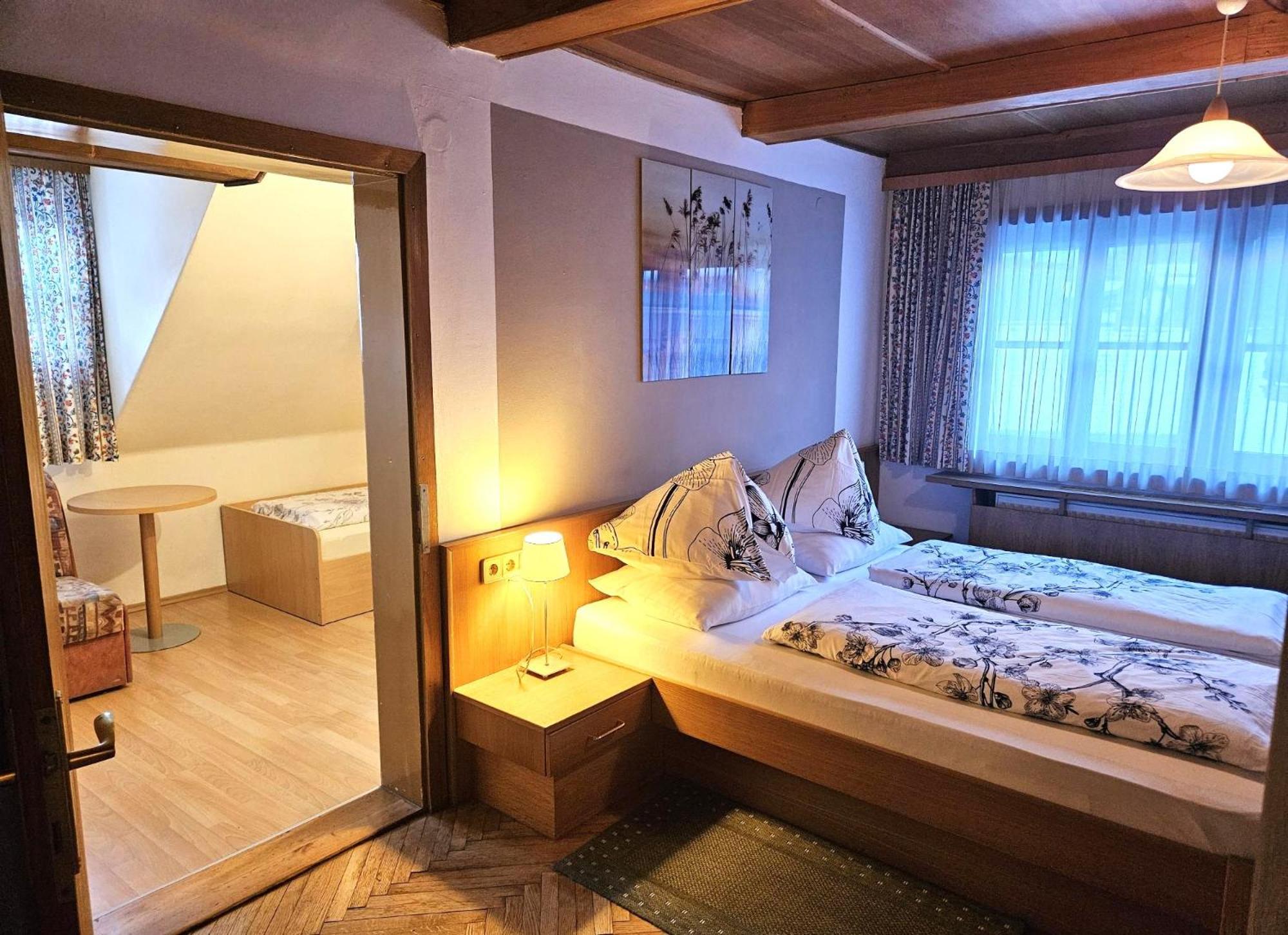 Gasthof-Pension Alt Kirchheim Бад Клайнкирххайм Екстериор снимка